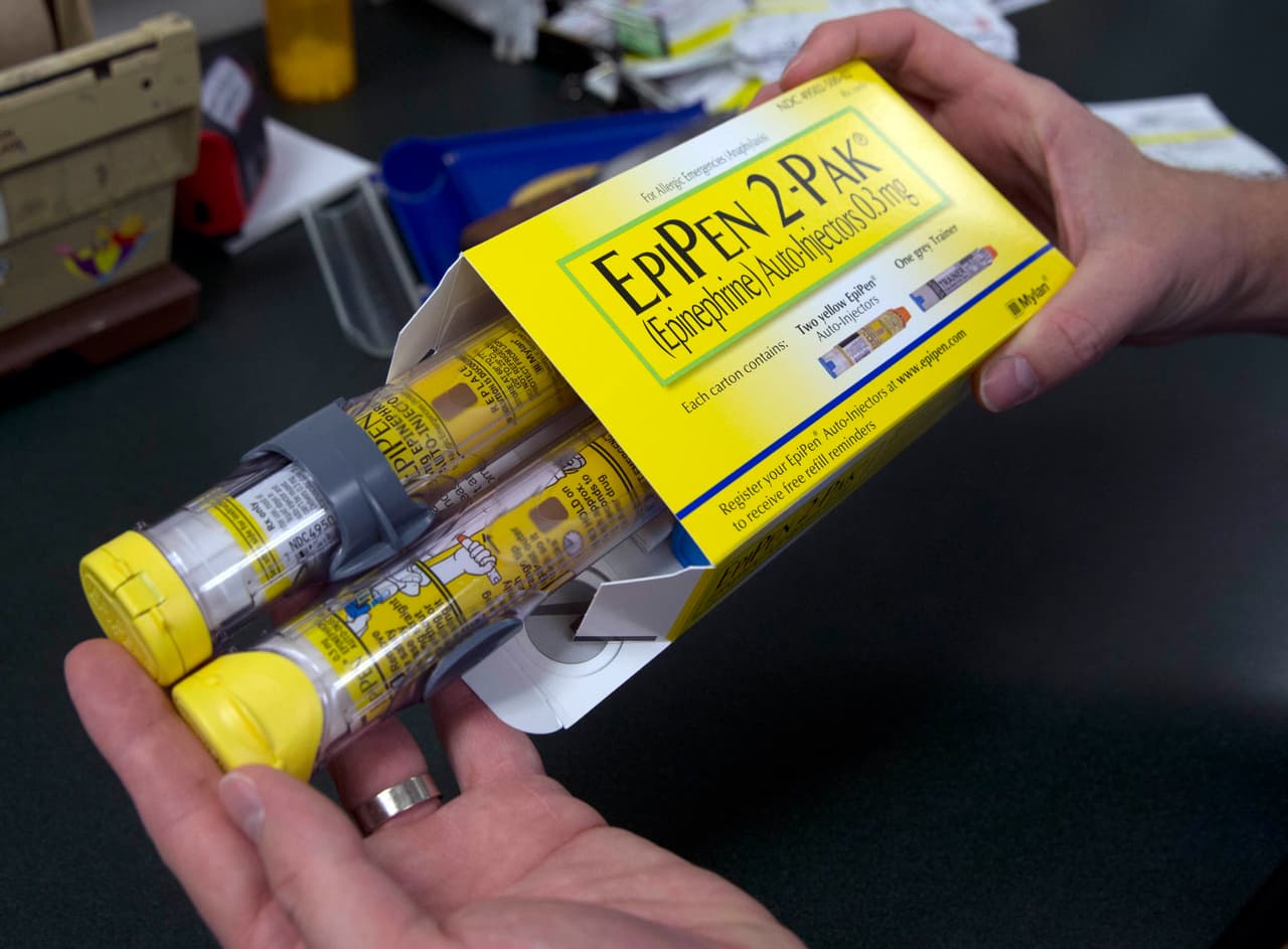 Aprueban el primer genérico del EpiPen, una opción idéntica pero menos costosa que la original