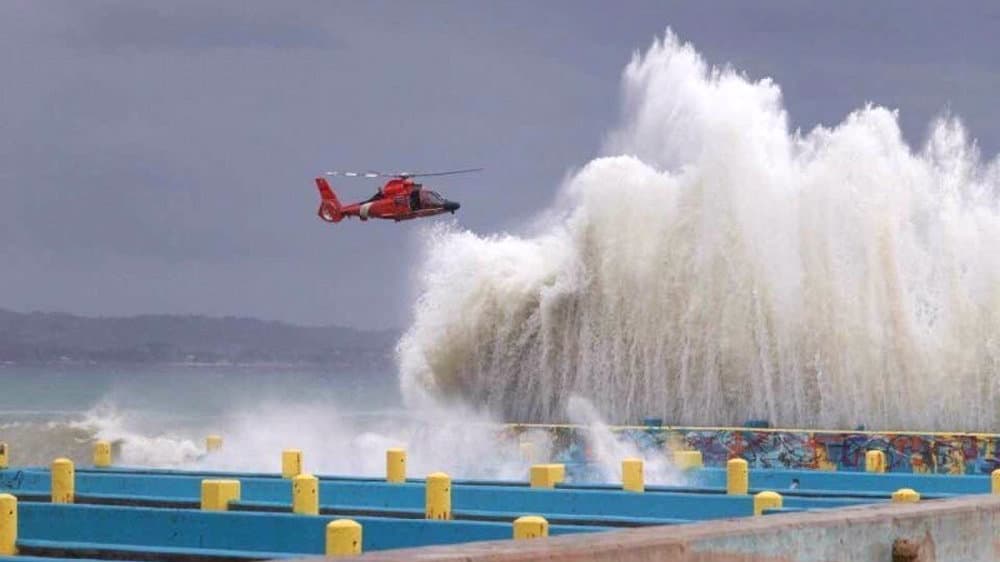 Marejadas más altas que las del huracán María provocan destrozos en Puerto Rico