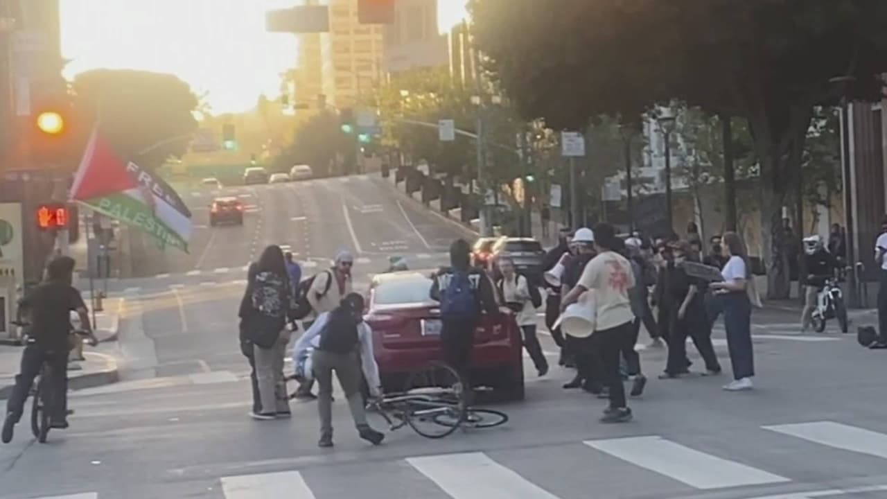 Joven es atropellada en protesta en contra de ICE en Los Ángeles y Trump insta a ampliar deportaciones