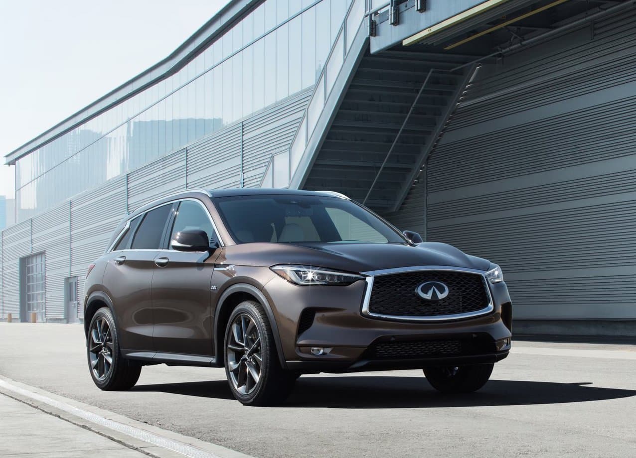 <b>Infiniti</b>
<br>
<br>Infiniti ofrece devolución de hasta $4,000 y financiamiento del 0% en algunos modelos 2019, incluyendo la Infiniti QX80, Q50 y QX50. Así también, tiene descuentos en las diferentes versiones de la QX60 2020.
<br>
<br>En imagen: Infiniti QX50 2019
<br>