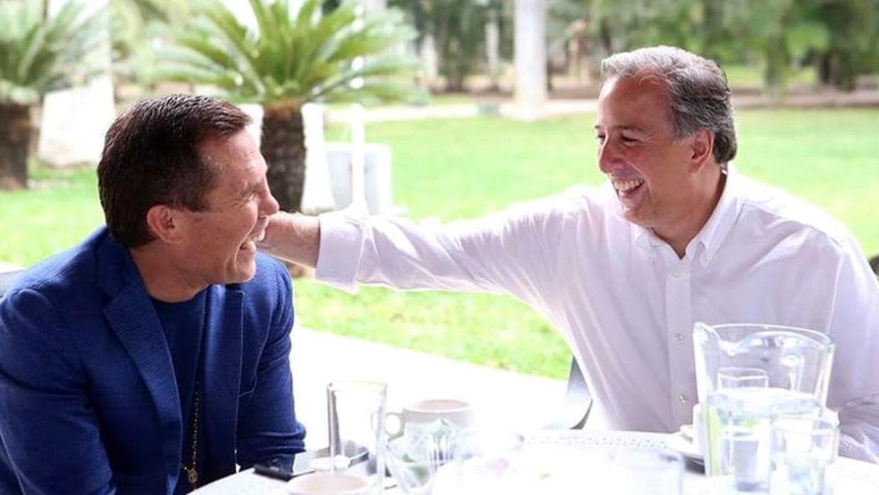 Julio César Chávez ha sido vinculado en distintos momentos de su carrera con la política mexicana.