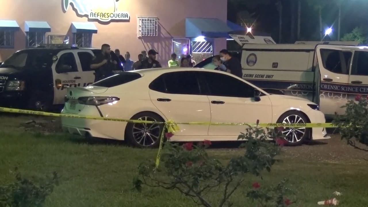 Las pistas sobre los ocurrido se puede proporcionar de forma anónima al 713-308-3600 o a Crime Stoppers al 713-222-TIPS.