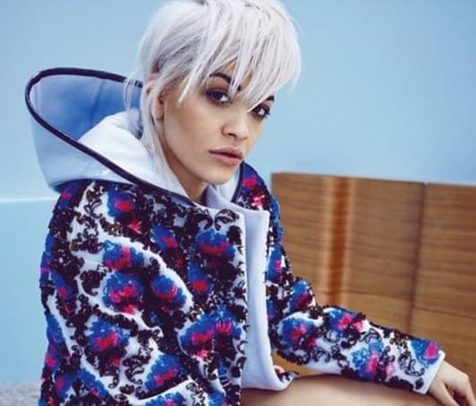 Ni modo, esta bella mujer estará por un ratito soltera... Seguramente los pretendientes no le faltarán.