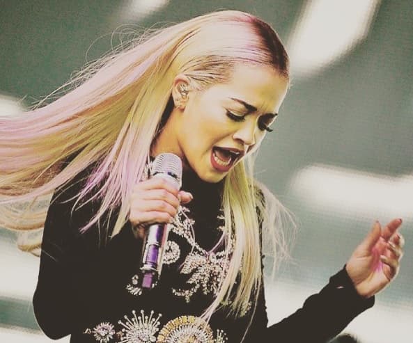 Actualmente, Ora está viviendo en Londres y por lo que resta del año estará preparando su nuevo disco y será parte del panel de jueves de ‘The X Factor’.