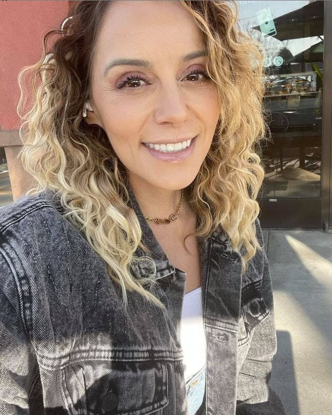 En medio del escándalo, los dos hermanos de Jenni dejaron las empresas y hasta ahora han defendido que no se cometieron irregularidades.
<br>