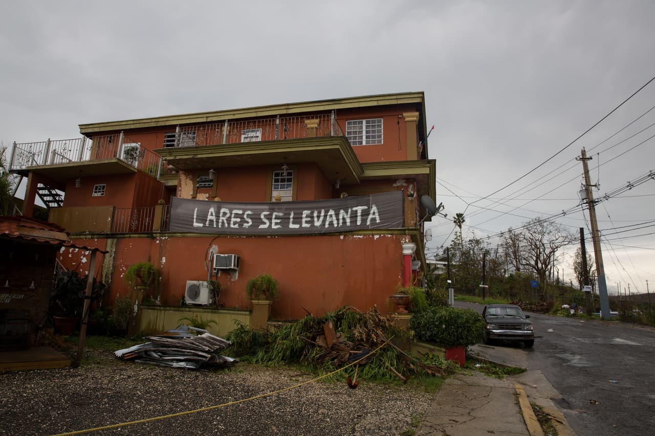 Las autoridades del municipio aseguran que la situación del cementerio está controlada. La alcaldía además de buscar un nuevo terreno hizo un acuerdo con un municipio cercano para que los muertos de Lares puedan ser enterrados en San Sebastian, a 20 minutos.