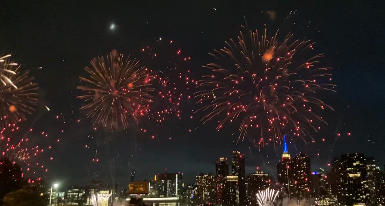 Este 4 de Julio Estados Unidos celebra su Independencia y al ser el festivo más importante del año, varias oficinas de gobierno, bancos y servicios públicos tienen cierres o restricciones. Mientras que algunas tiendas operan hoy con horario recortado.
