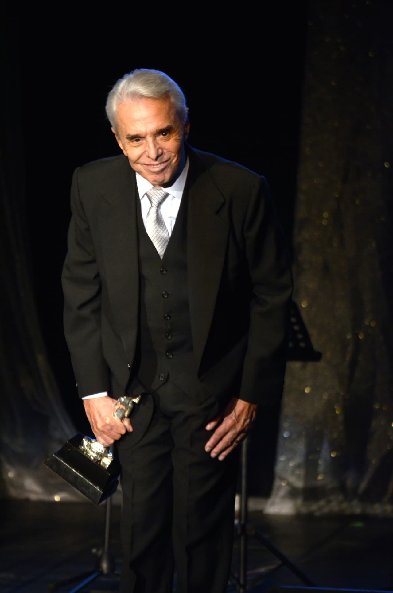 "El SAT, con una tranquilidad, me trata como si fuera yo 
<b><a href="https://www.univision.com/radio/raul-brindis/uno-debe-de-tener-buenos-abogados-y-pagar-carmen-salinas-opina-sobre-la-situacion-de-enrique-guzman-video" target="_blank">político corrupto</a></b>, puesto que cada uno de los pesos que yo tengo los he ganado con el sudor de mi trabajo. Yo no le robado el dinero a nadie", alegó Guzmán en 
<b><a href="https://www.tvazteca.com/aztecauno/ventaneando/noticias-del-dia/videos/enfurecido-enrique-guzman-nos-dice-en-exclusiva-que-aun-no-logra-resolver-su-problema-en-el-sat-nadie-le-aclara-la-situacion" target="_blank">'Ventaneando'</a></b>.