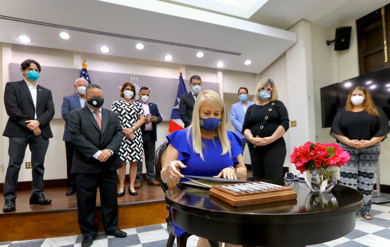 Gobernadora extiende alcance del Código de Incentivos de Puerto Rico para los profesionales de la salud