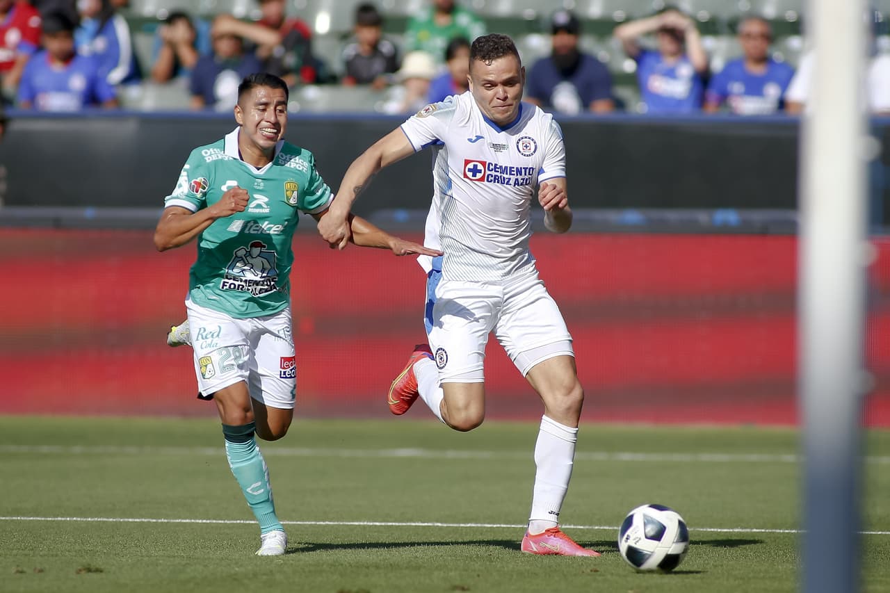 Cruz Azul ganó el Campeón de Campeones con Jonathan Rodríguez como protagonista haciendo dos goles.