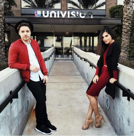 Los dos son guapos y talentosos.