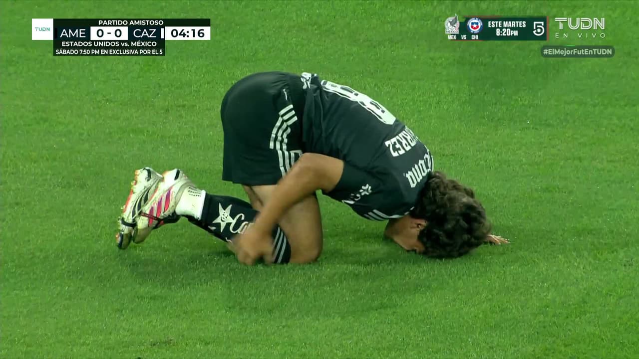 ¿Era de amarilla? Carlos Álvarez recibe fuerte entrada y queda dolido
