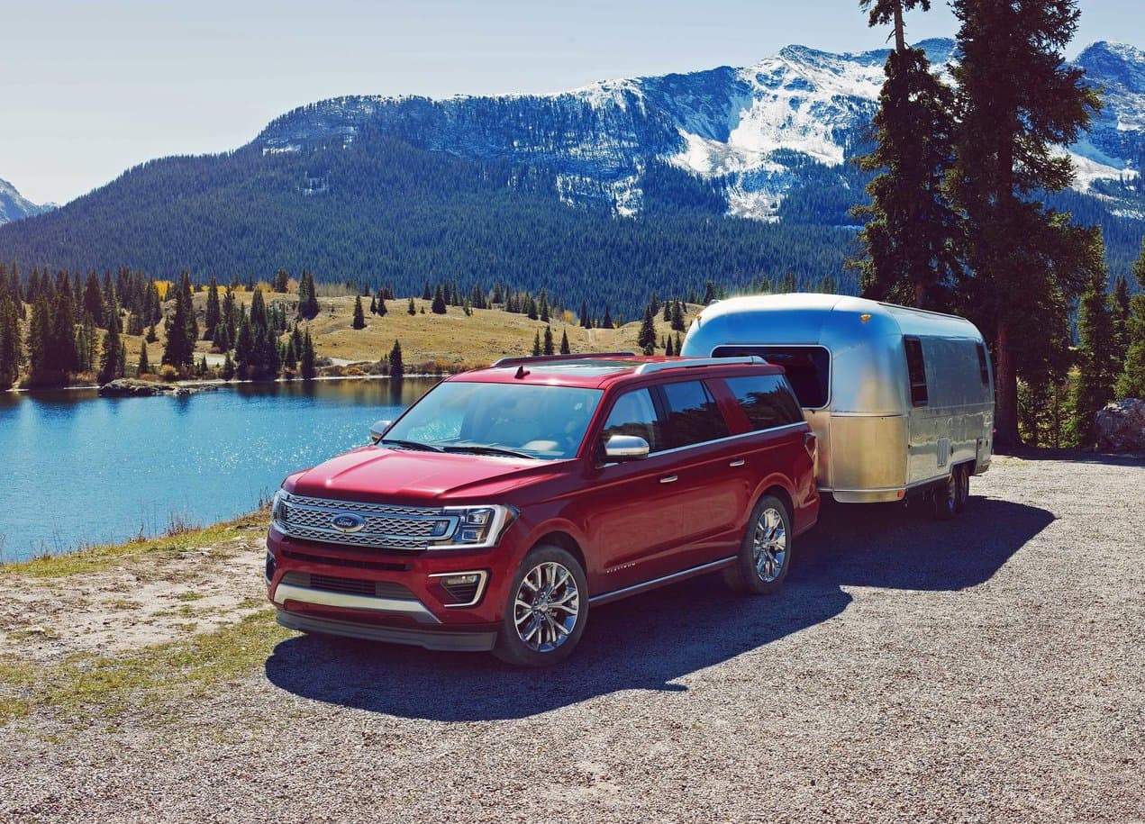 <b>5. Ford Expedition - 10.1 años</b>
<br>
<br>Las SUVs tienden a ser vehículos familiares con hasta 3 filas de asientos para acomodar 8 pasajeros, por lo que es probable que los dueños las conserven hasta que ya no necesiten un medio de transporte así de grande. La Ford Expedition se vuelve otro miembro de la familia y en promedio se queda en casa poco más de una década.
<br>
<br>En la imagen una Ford Expedition 2018.