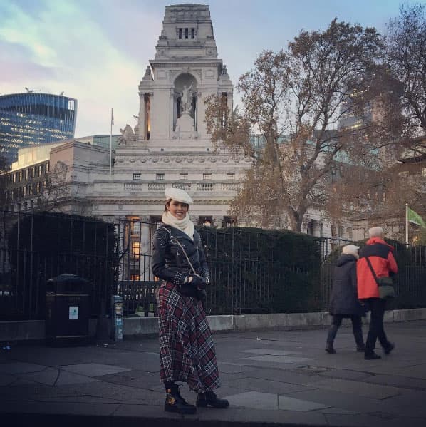 Una vez más vistió con gran estilo al caminar por las calles de este país.