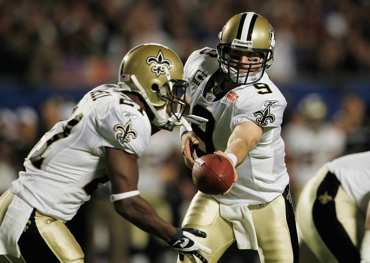 2. Los New Orleans Saints contaban con una extraordinaria ofensiva encabezada por Drew Brees. Líderes de la NFL en puntos anotados con 32 en promedio por partido. Jugadores como Reggie Bush, Marques Colston, Devery Henderson, Robert Meachem y Jeremy Shockey fueron explosivos toda la temporada.
