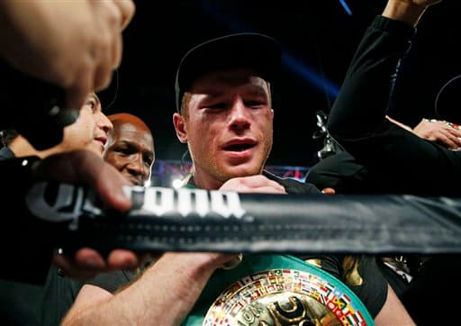 Saúl 'Canelo' Álvarez es el nuevo campeón mundial mediano CMB.