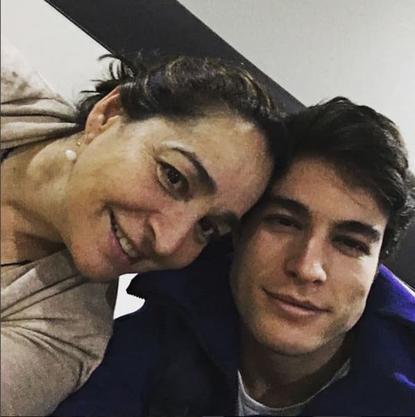 Danilo Carrera recibió la visita de su mami en la Ciudad de México.