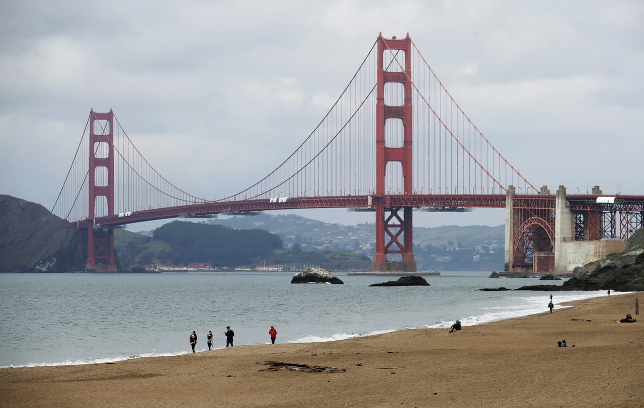 San Francisco es el único condado y ciudad consolidad de los Estados Unidos y la principal carta de presentación del Área de la Bahía. Está considerada como una de las ciudades más diversas del país, pero el elevado costo de vida y la crisis de indigentes y drogas están obligando cada vez a que más residentes decidan mudarse a otros estados.