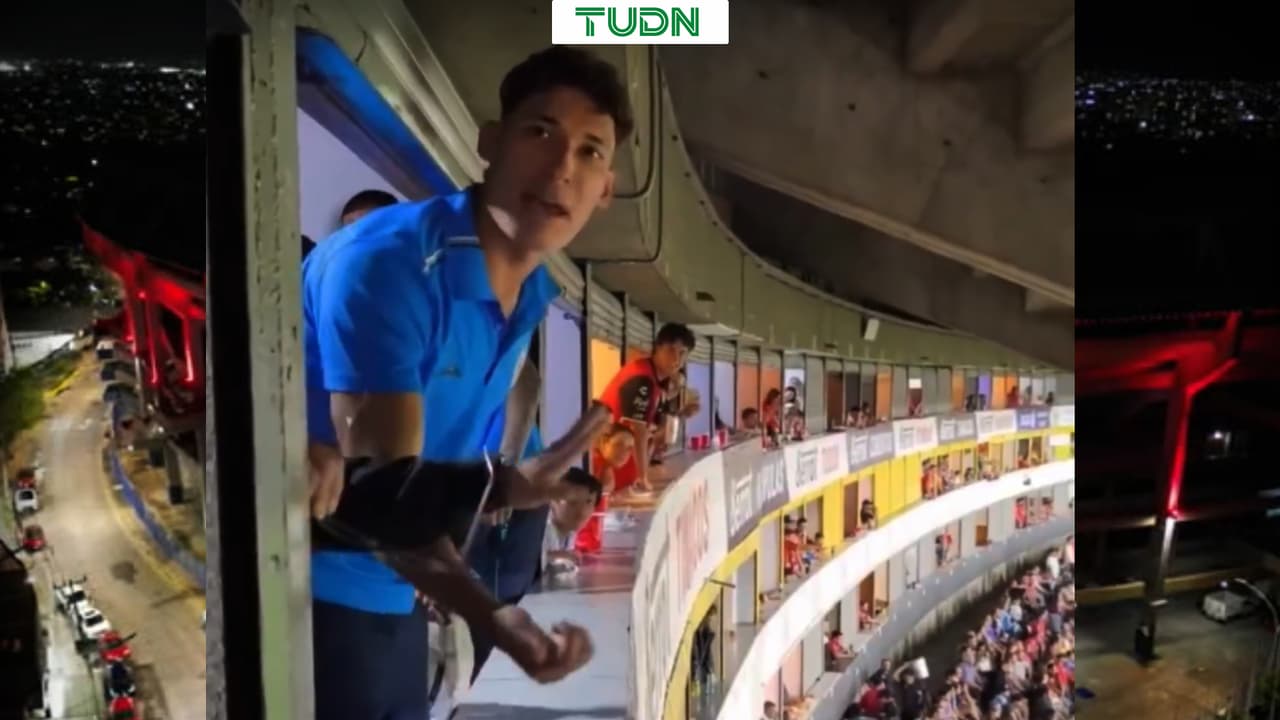 Jesús Orozco Chiquete se hace de palabras con aficionado en el Atlas vs. Cruz Azul