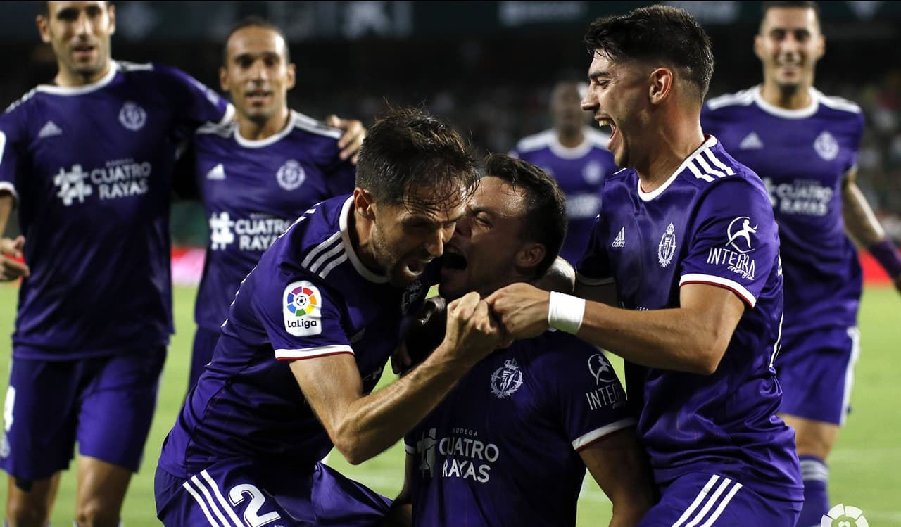 Valladolid aprovechó la superioridad numérica y sacó tres puntos en una de las últimas jugadas para superar a Betis en su propia casa.