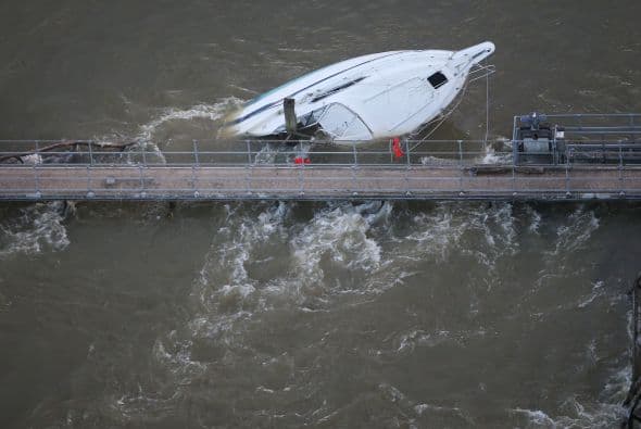 Además, las inundaciones han provocado problemas en los servicios ferroviarios, con numerosas cancelaciones y retrasos en las áreas más castigadas por las precipitaciones.