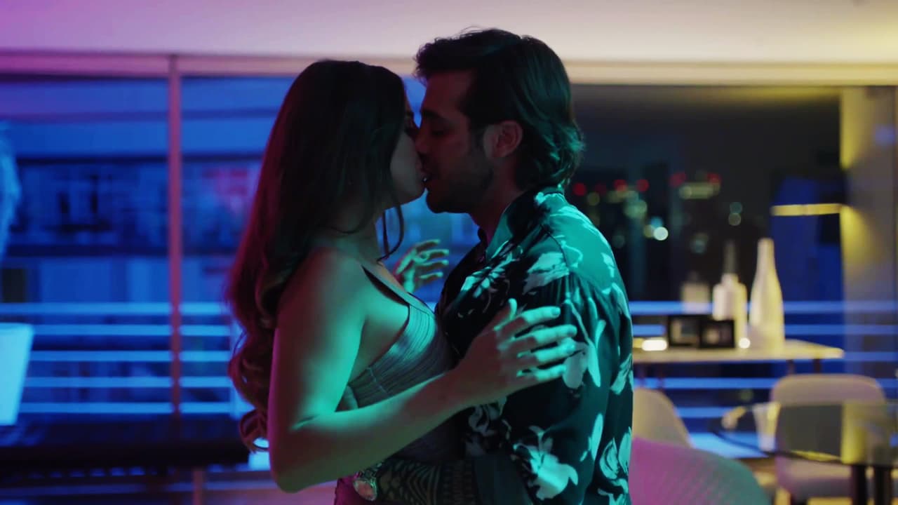 Luego de ser aceptada por Charly como la cazatalentos de su recién estudio musical, Yamelí lo conquistó con sus encantos.