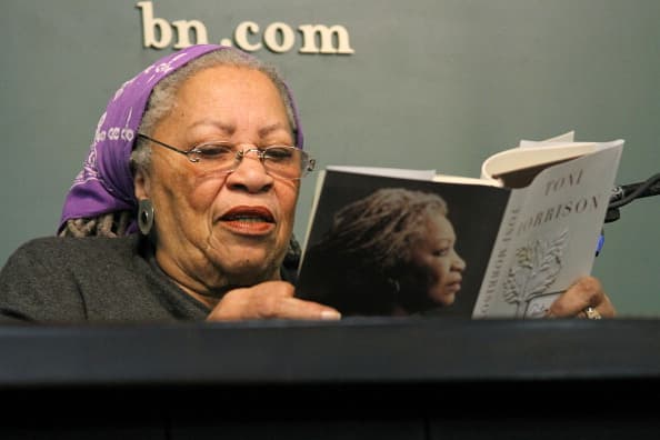 Entre sus obras literarias más representativas se encuentran
<b>títulos imprescindibles como 'Beloved' y 'Mercy'</b>.