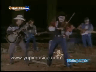 Tras el éxito del tema el conjunto lanzó el tema 'Payaso de rodeo', el cual replicaba la coreografía de su antecesor, pero con más velocidad.