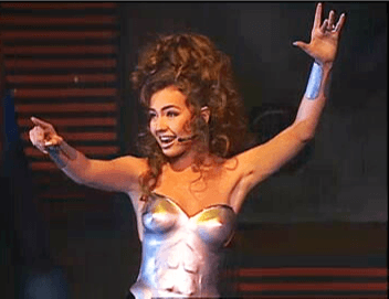 Al año siguiente presentó la categoría de Canción Tropical del Año e interpretó el tema 'Piel Morena'. Fue en 1998 que la cantante se llevó el galardón de la Artista Femenina de PLN.