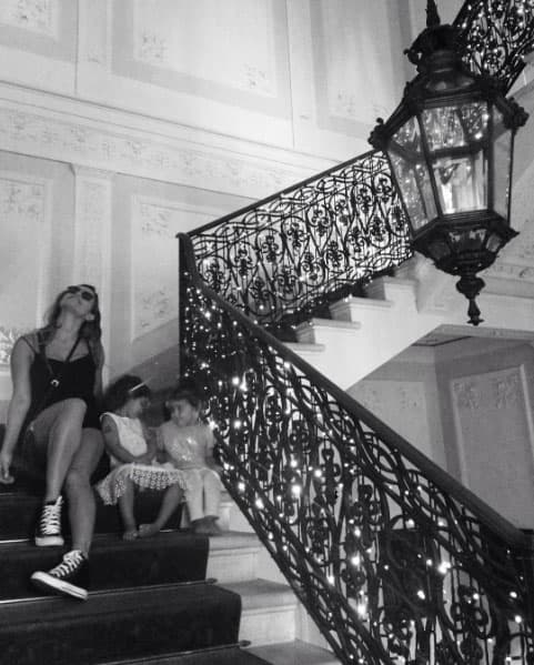 A Lola le encanta fotografiar los momentos que pasa con sus retoños para guardarlos en su corazón para siempre.