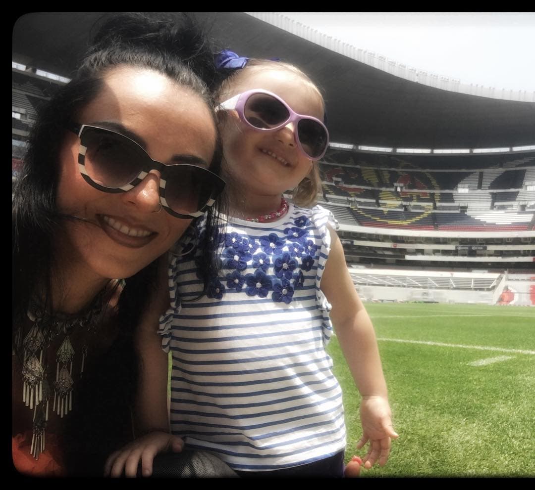 Ivonne ha dicho que su nena es una guerrera, y sin duda tiene razón, actualmente se recupera satisfactoriamente.