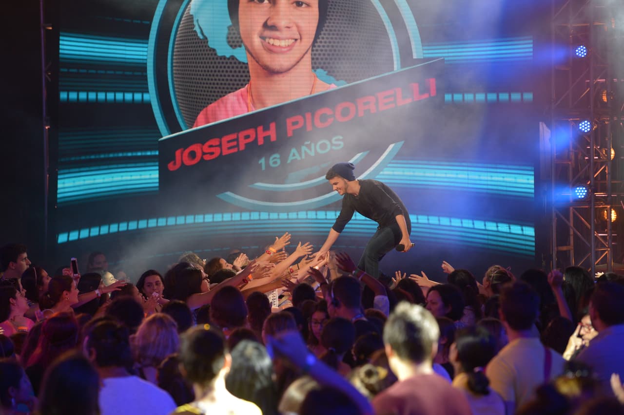 El boricua fue el último en audicionar en Miami Beach. Aunque los jueces admitieron que no fue la mejor presentación, le dieron el codiciado SÍ. Ricky, Laura y Alejandro lo acompañaron hasta afuera para despedirse en grande.