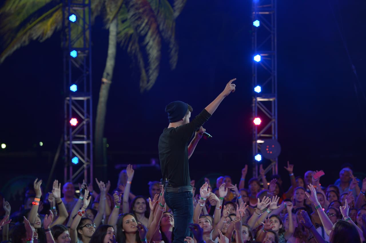 El boricua fue el último en audicionar en Miami Beach. Aunque los jueces admitieron que no fue la mejor presentación, le dieron el codiciado SÍ. Ricky, Laura y Alejandro lo acompañaron hasta afuera para despedirse en grande.