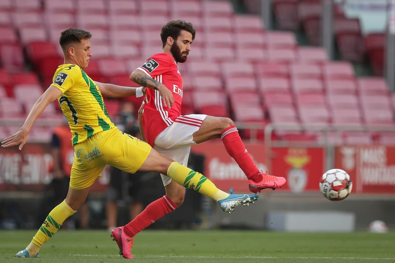 Benfica destrona al Porto con un empate frente al Tondela