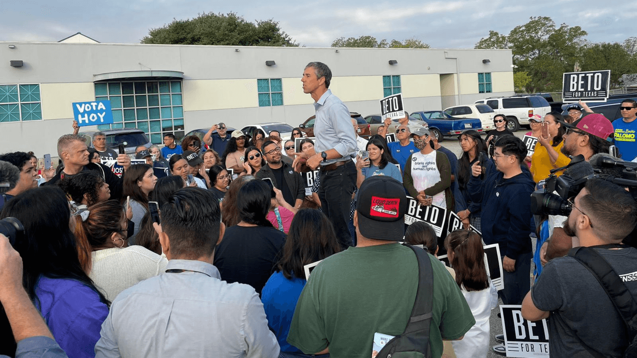 El candidato demócrata por la gubernación de Texas, Beto O’Rourke, hizo una parada en San Antonio por la mañana del martes 8 de noviembre.