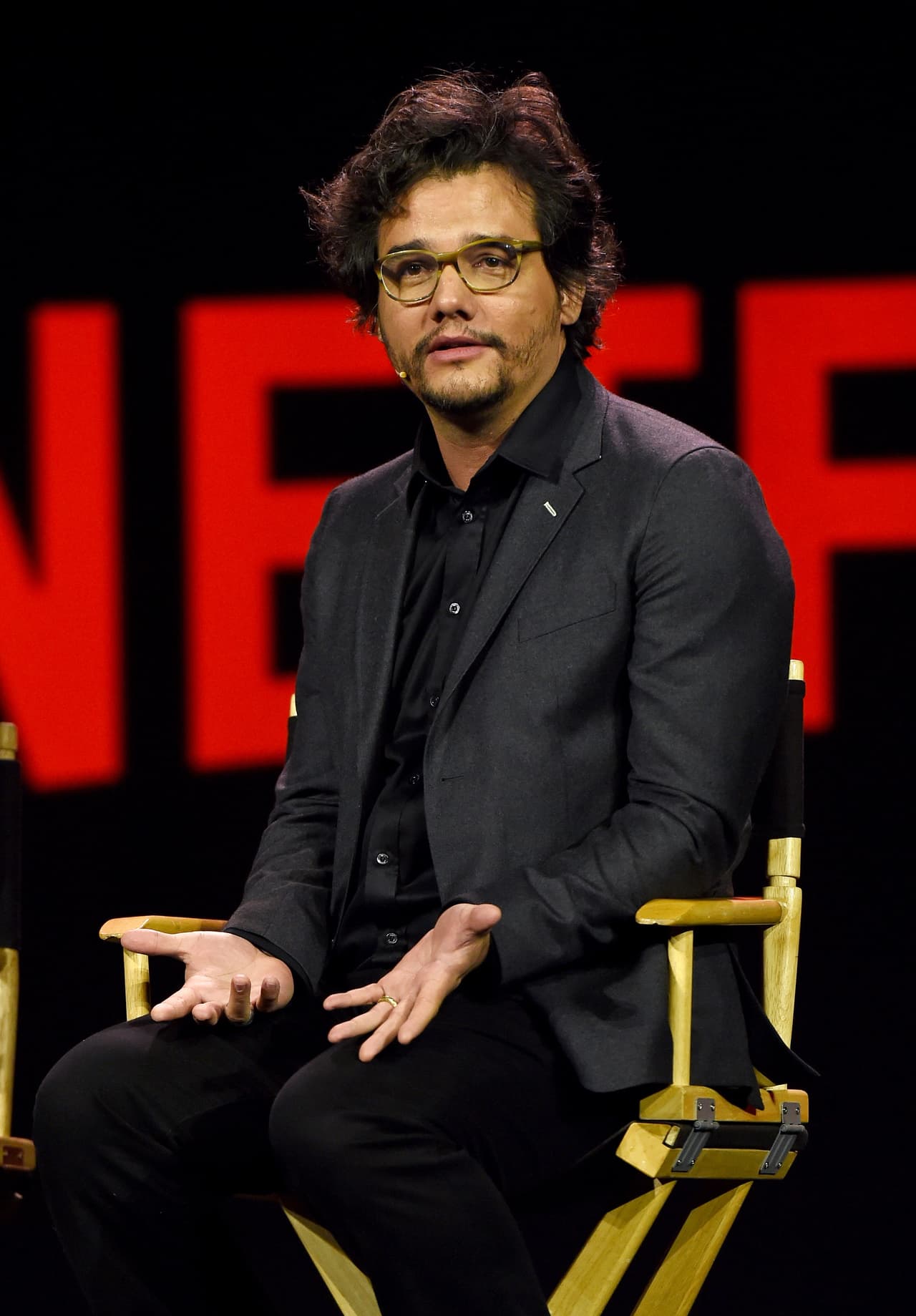 Para interpretar a Pablo escobar en la serie "Narcos" Wagner tuvo que subir de peso. Además tomó clases de español en Colombia, pues no hablaba ni una sola palabra.