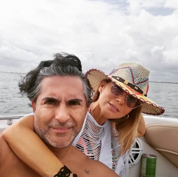 "Aunque nunca fui esclavo y viví un matrimonio increíble,
<b><a href="https://www.univision.com/famosos/no-me-sentia-completo-raul-araiza-habla-sobre-la-decision-que-tomo-de-separarse-de-su-esposa-fotos" target="_blank">no me sentía completo</a></b>; es una cuestión muy personal, se tomó la decisión y aquí estoy", aseguró.
<br>