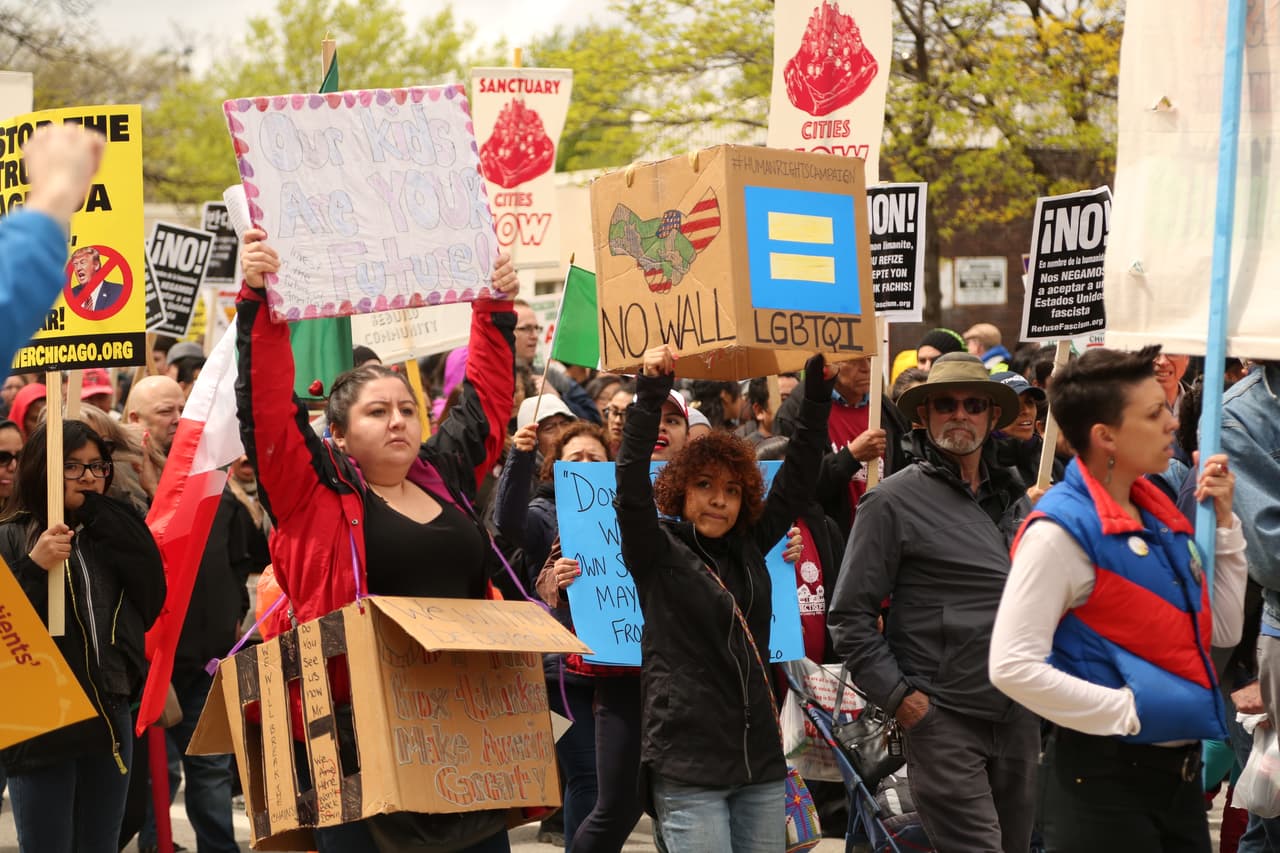 Como el medio ambiente y los derechos laborales.