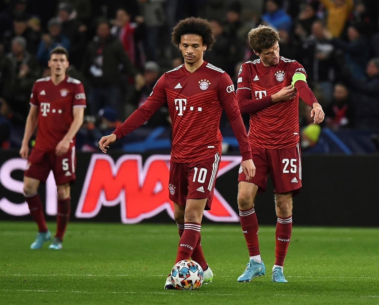 Bayern Munich rescata empate ante Red Bull Salzburg durante el partido de ida de Octavos de Final en la UEFA Champions League. Adamu abrió el marcador al minuto 21', pero fue ya en el minuto 90', casi al final del encuentro cuando Kingsley Coman hizo el gol del empate. Todo se definira en el partido de vuelta.