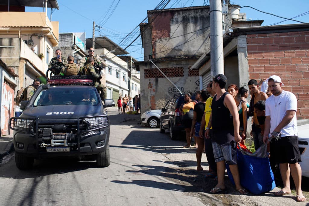 Al menos 
<b>18 personas murieron este jueves durante una nueva incursión policial</b> contra bandas del crimen organizado en una favela de Río de Janeiro, Brasil, informaron las autoridades.