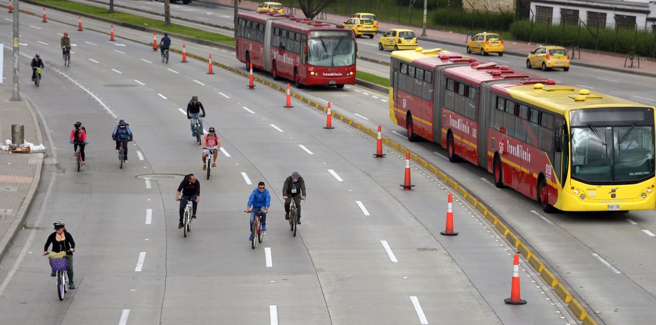 Tres horas al día sin autos: la radical propuesta de Bogotá para reducir la contaminación y mejorar el tránsito