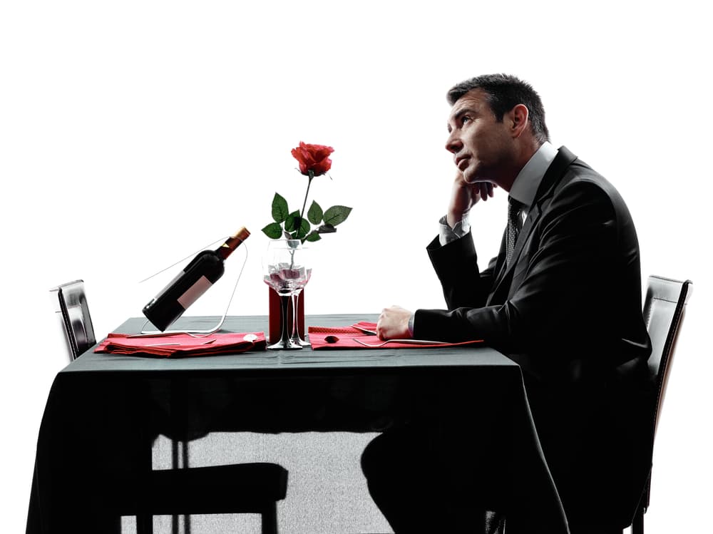 Todo lo que está sucediendo tómalo de manera deportiva. Si alguien te deja plantado esperando, no te molestes. Deja que todo fluya, puesto que poco a poco el agua recupera su nivel y te percatarás inmediatamente que algo que te parecía malo no lo es. Muchas cosas que parecían negativas se vuelven en lo que necesitabas para poder tomar otra decisión.