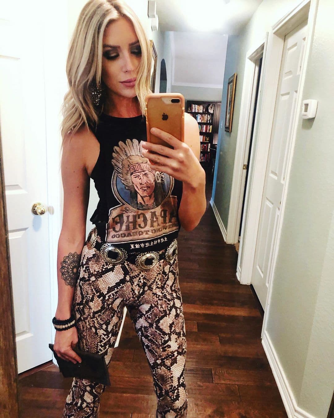 Ambas mujeres fueron declaradas muertas en el lugar del choque, mientras que el conductor del Chevrolet Avalanche no resultó herido de gravedad, informaron las autoridades del estado.