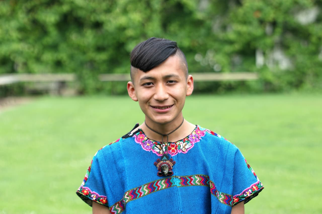 Repudiado por ser gay y tener "un demonio adentro" recibe un premio en Los Ángeles