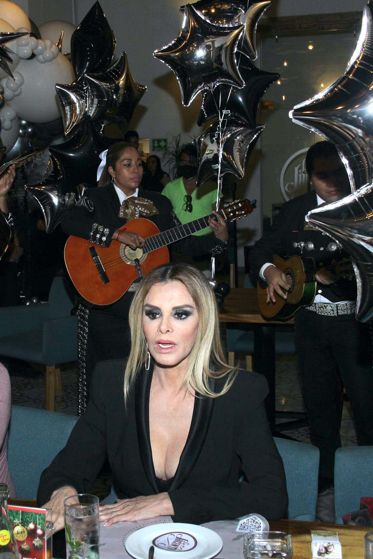 La también cantante aseguró que esa situación 
<b>"pudo haber sido trágica"</b>: "Afortunadamente reaccionaron rápido (en la producción) y se dieron cuenta que eso era lo que me estaba pasando". 
<br>