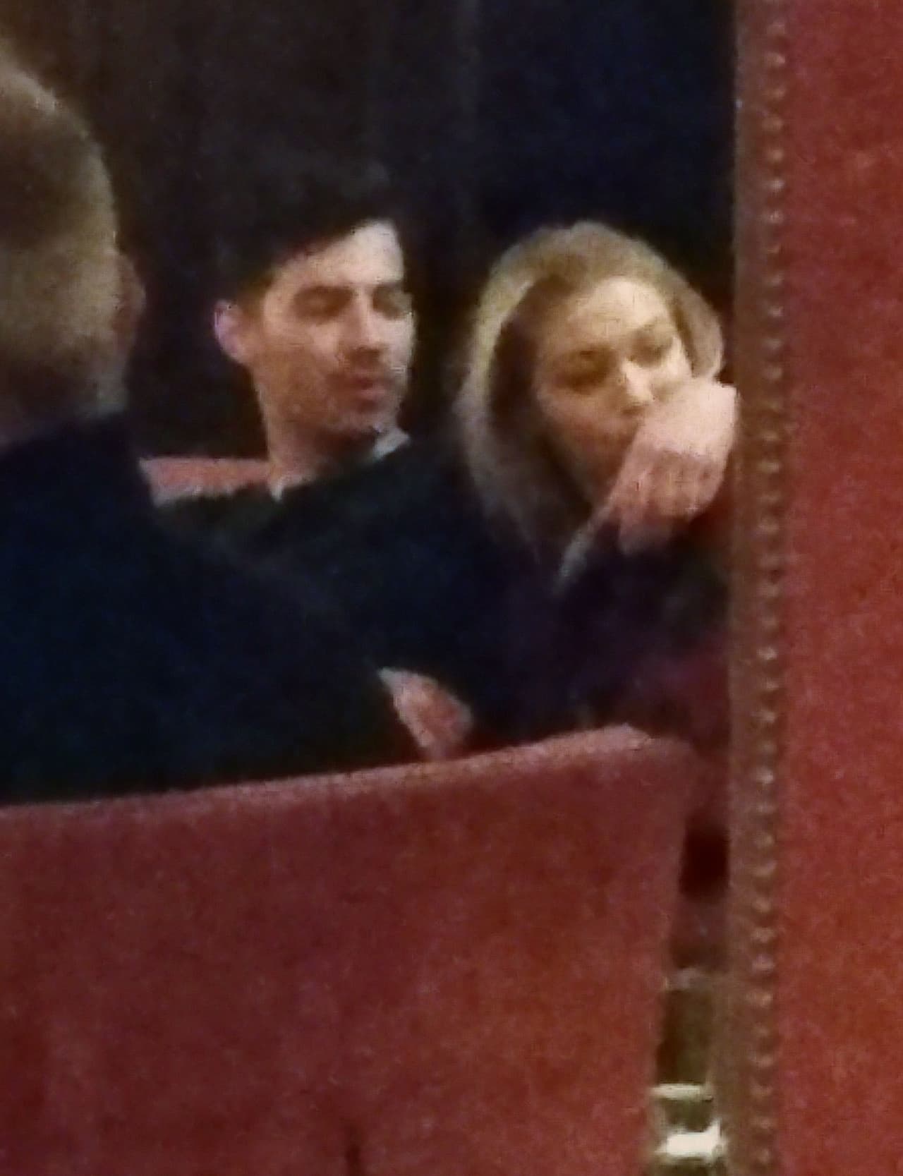 El besito que le regresó Gigi en la mano al guapo cantante nos dejó impactados.