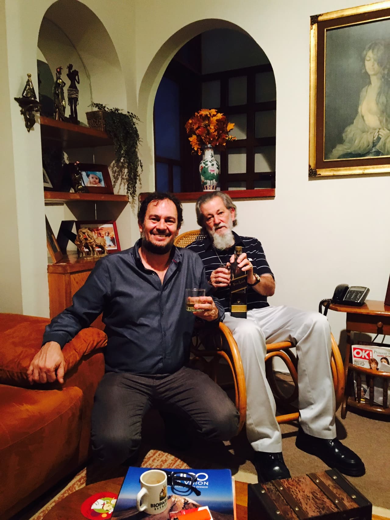 Padre e hijo presumen barba.