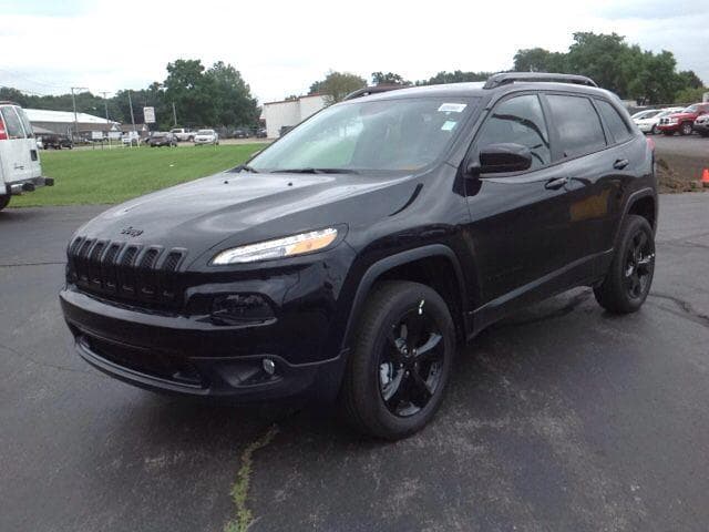 Las autoridades siguen la pista a un grupo de ladrones que robaron en 26 autos la madrugada de este martes en un lapso de 120 minutos en varios estacionamientos de hoteles y complejos de apartamentos a las afueras de Lawrenceville.