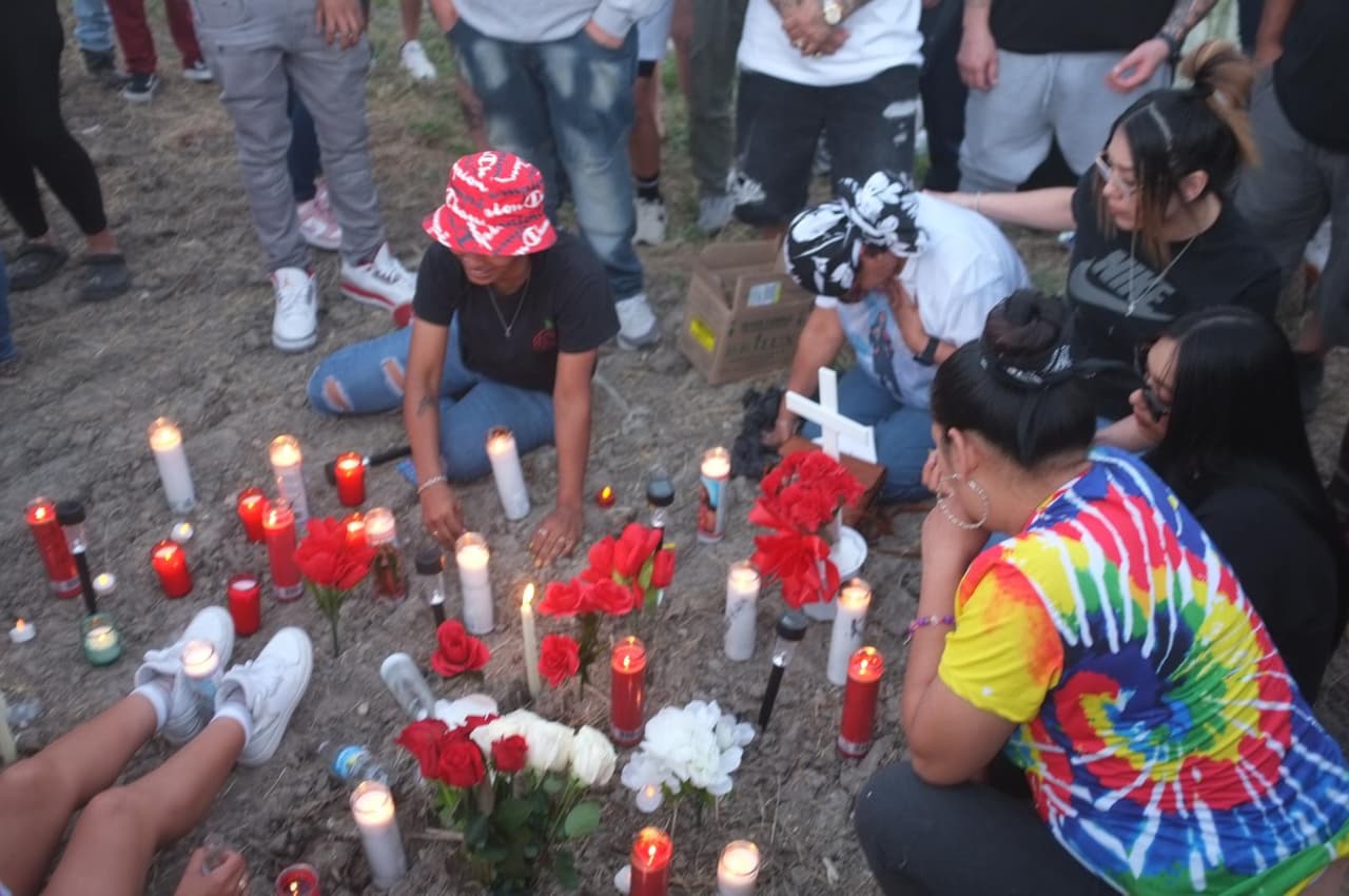 <b>William McManus</b>, jefe de la Policía, dijo en rueda de prensa que los oficiales estaban en una patrulla cuando reconocieron a Johnson por dos órdenes de arresto por delitos graves; uno por asalto a un oficial y el otro por posesión de un arma de fuego.