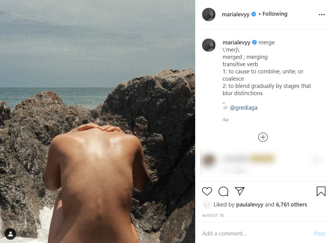 Desde hace unos meses ha publicado material con 
<b>desnudos parciales. </b>
<br>